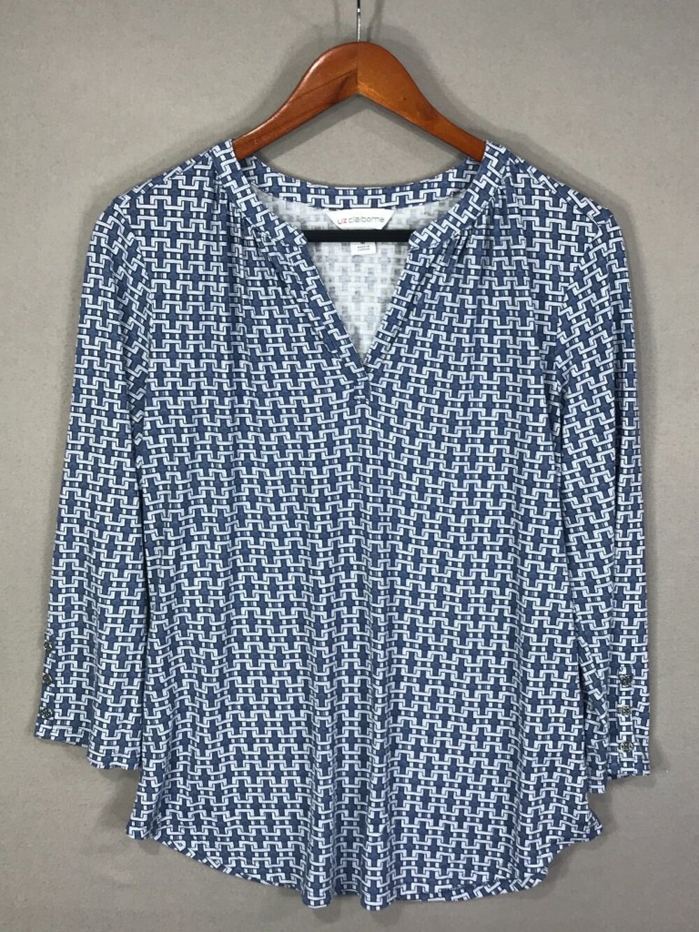 Liz Claiborne Top Womens Medium Blue Geometric Pullover Blouse V-Neck 3/4 Sleeve